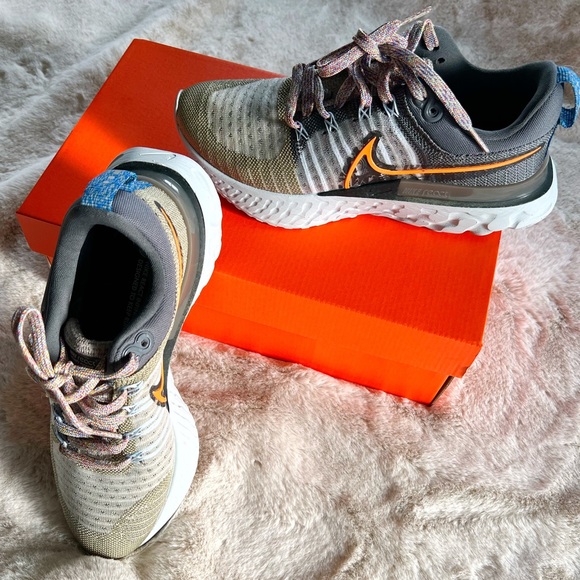 Nike React Infinity Run Flyknit 2 - Picture 6 of 7